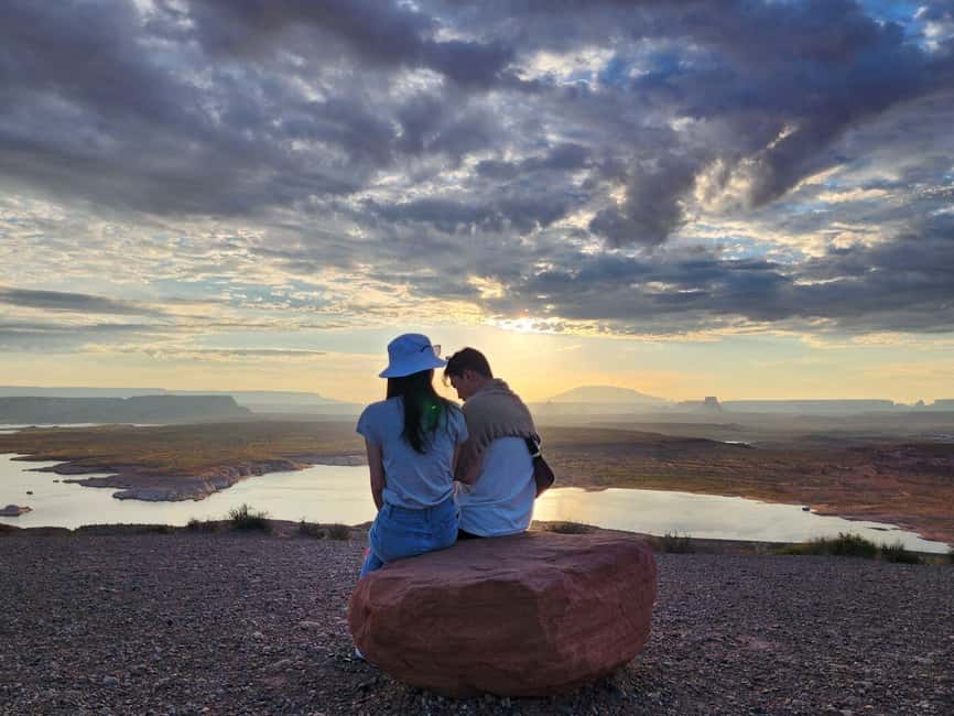 1-Day Grand Canyon Tour from Las Vegas: Stargazing & Sunrise - Lake Powell Viewpoint: Blue Water and Red Cliffs
