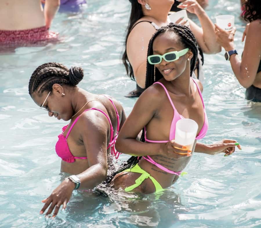 #1 Vegas Pool Crawl with Party Bus, Free Drinks & VIP Entry - Dayclub Stop One: VIP Line-Skip and Sun-First Fun