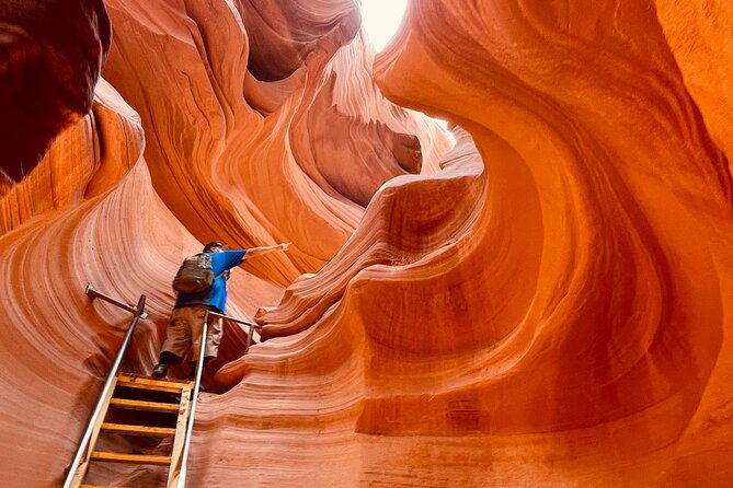 2-Day Grand Canyon, Antelope Canyon, Monument Valley and Sedona - Route 66 in Seligman: the Lightning McQueen-style break