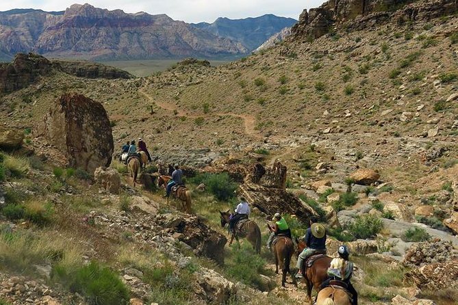2-Hour Horseback Riding through Red Rock Canyon - Desert comfort checklist: what to wear, what to bring, and what to expect on the ground