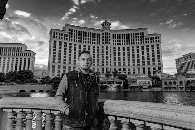 3 Hour Private Limo Photo Tour - Pickup and route: how the limo part makes the photos easier