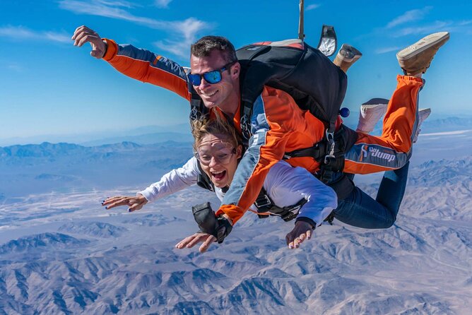 3-Hour Tandem Skydiving in Las Vegas - Getting There: Excalibur Pickup and the Farrington Hwy Shuttle Ride