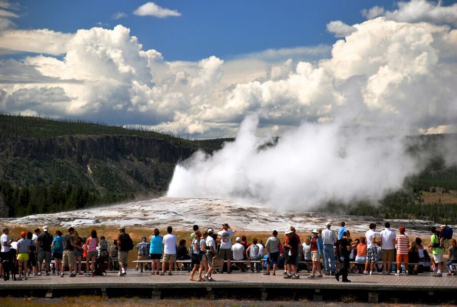 7-Day Yellowstone National Park Rocky Mountain Explorer - Yellowstone: Old Faithful, Prismatic Colors, Canyon Views, and More Geysers
