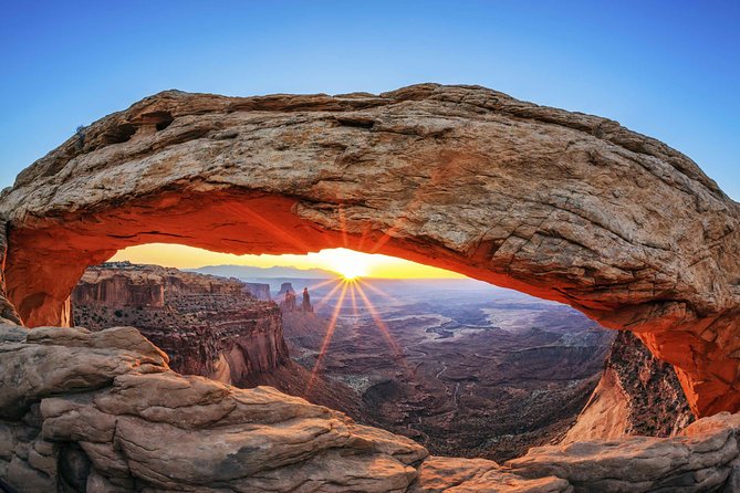 7-Day: Zion, Bryce, Monument Valley, Arches and Grand Canyon Tour - Getting To Know the Rhythm: Las Vegas Start Time, Group Size, and the Big Loop