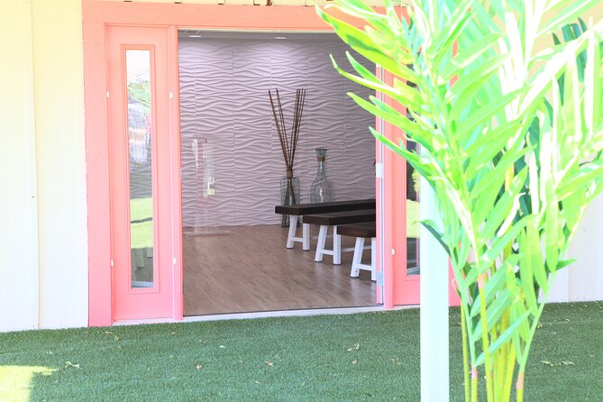 77 Sign & Go Wedding at Hawaiian Wedding Chapel - The location at 520 S 6th St and what the 30 minutes feels like