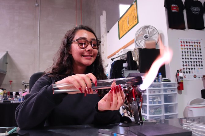 An adventure in Glassblowing by Torch - Your 1 Hour 15 Minutes, From Demo to Bottle Stopper