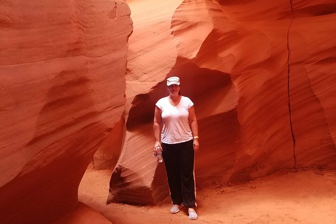 Antelope Canyon, Horseshoe Bend and Lake Powell Tour from Las Vegas - Comfort tips for steps, dust, and camera chaos