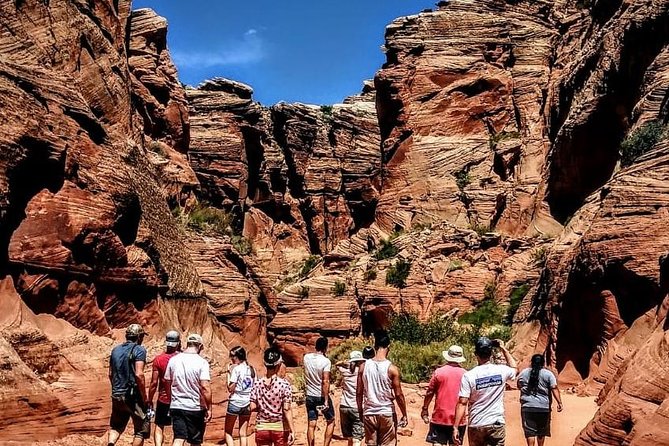 Antelope Canyon & Horseshoe Bend Tour from Las Vegas with Lunch - What the guide really does for you, including Hilda and Gio