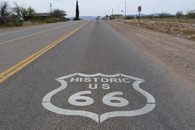 Arizona Ghost Towns and Wild-West Day Trip from Las Vegas - Chloride, Arizona: Mining Town Relics and Local Charm