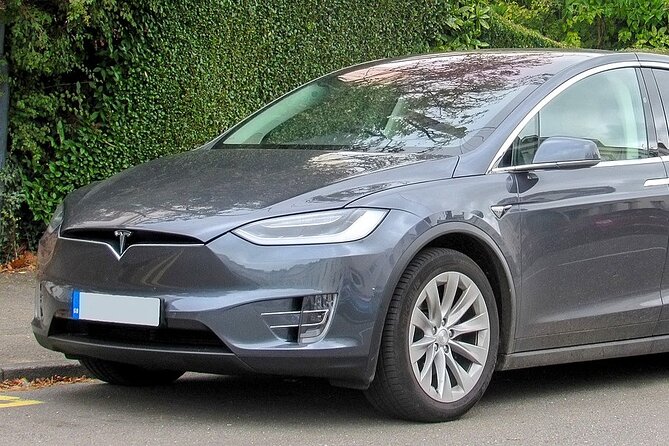 Arrival Private Transfer from Las Vegas Airport to Las Vegas by electric vehicle - Tesla X comfort, private space, and what you get during the drive
