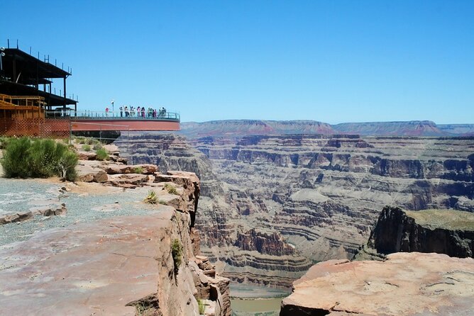 Audio Driving Tour: Grand Canyon West, Hoover Dam Red Rock Canyon - Boulder City: a quick walk through the dam worker town