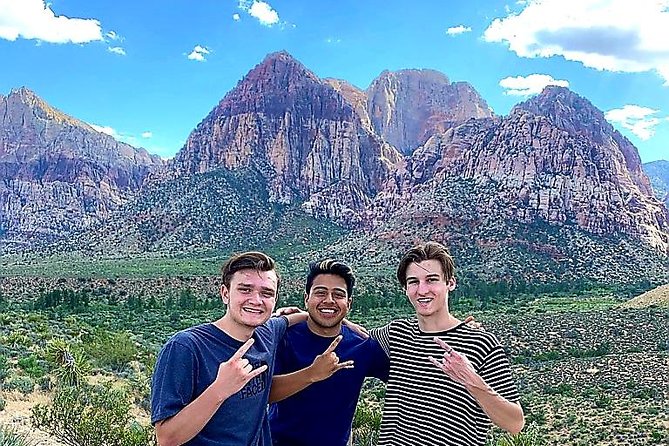 Award Winning Red Rock Canyon Tours - Red Rock Canyon feels close, then suddenly not