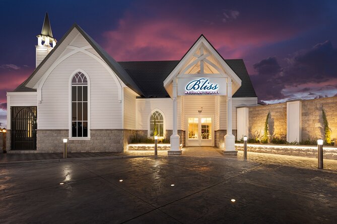 Bliss Chapel Elvis Weddings & Vow Renewal - Your wedding consultant and the bouquet: small details that remove stress