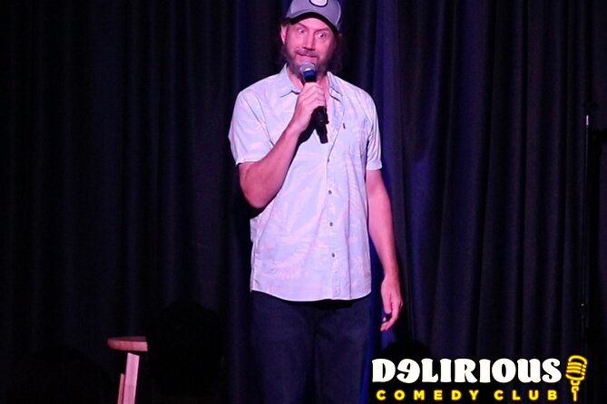 Delirious Comedy Club At Hennessey's Tavern Downtown Las Vegas - Seating Choices, VIP Options, and Why Crowd Size Changes Everything