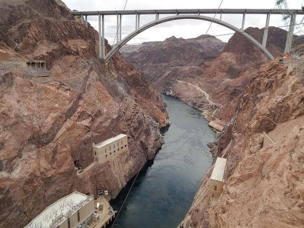 Exclusive: Private Tour of Las Vegas and the Hoover Dam - Lake Mead Overlook: a fast stop with big-picture payoff