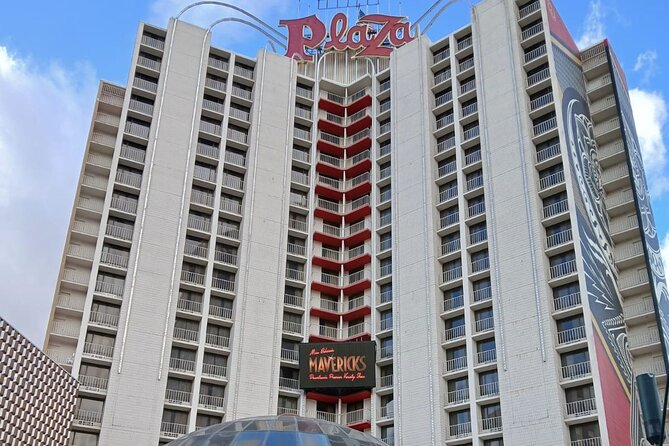 Fremont Street Experience Guided Walking Tour in Las Vegas - Stop 3: Golden Nugget Casino, gold nuggets and a shark tank vibe