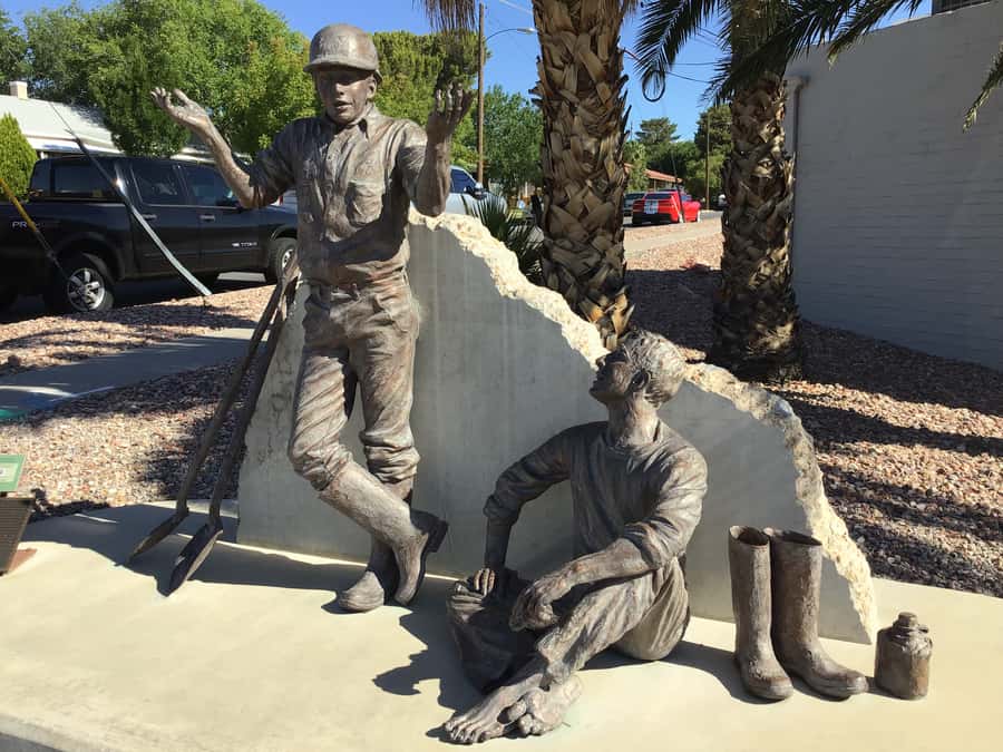 From Las Vegas: Boulder City Self-Guided Tour - Dining and Shopping Time: Antique Shops and Classic Stops