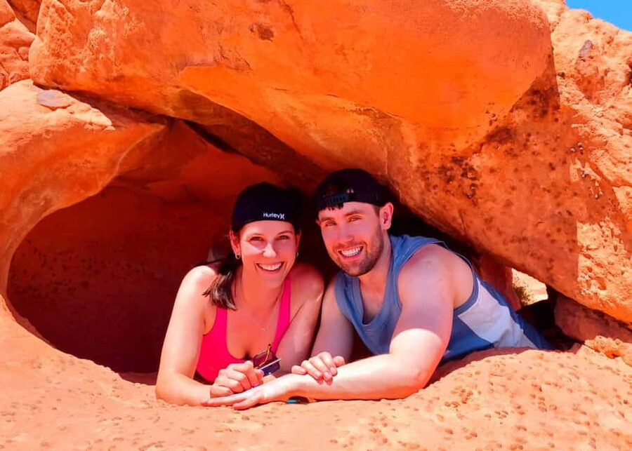 From Las Vegas: Valley of Fire Full-Day Guided Tour w/ Lunch - Pickup and Ride: 11 Hotel Options, Climate-Control, and a Clear Route