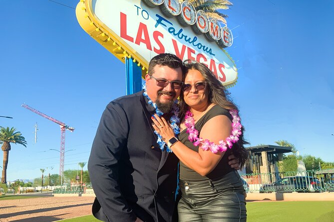 Get Married at the Fabulous Las Vegas Sign + Photos - Quick checklist before you show up