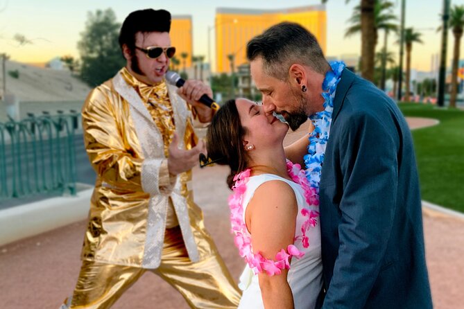 Gold Elvis Wedding or Vow Renewal at Las Vegas Sign - The 45-Minute Flow: What Happens From Meet-Up to Goodbye