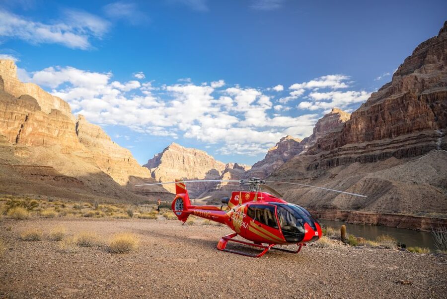 Grand Canyon Helicopter Landing Tour with Vegas Strip - Photo strategy with small groups and big windows