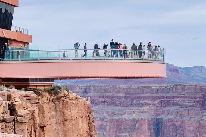 Grand Canyon Tour in Spanish with Skywalk and Hoover Dam included - A small-group, Spanish-first road trip from Las Vegas