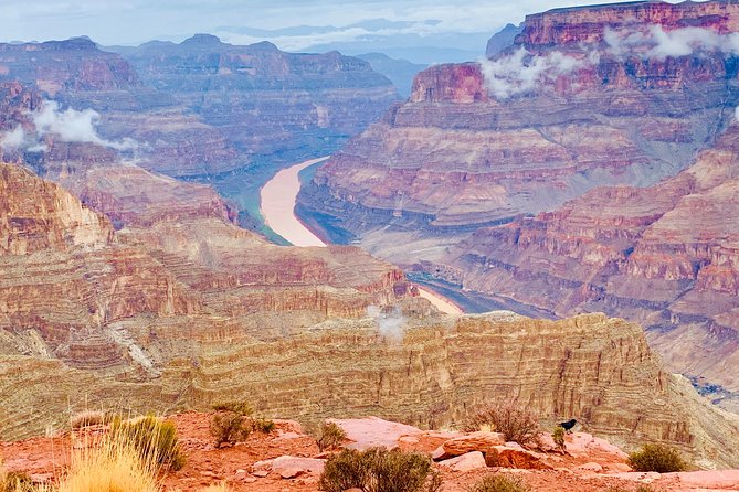 Grand Canyon Tour in Spanish with Skywalk and Hoover Dam included - Entering Grand Canyon West and walking the Skywalk glass deck