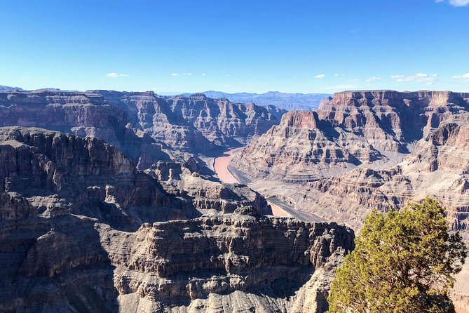 Grand Canyon West + Hoover Dam Photo Stop + Optional Skywalk Tour - Guides and drivers: why the right personality changes everything
