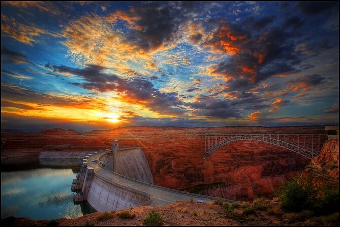 Hoover Dam Comedy Tour with Lunch and Comedy Club Tickets - Lunch Near Hoover Dam: Hot, Made-to-Order, and Timed Well
