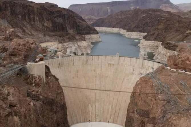 Hoover Dam Power Plant tour - Walking the dam: Lake Mead and the Colorado River from the pedestrian path