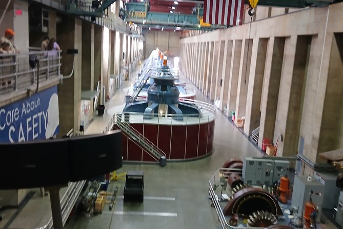 Hoover Dam Powerhouse Tour - On-site food and gifts: quick breaks without derailing the day