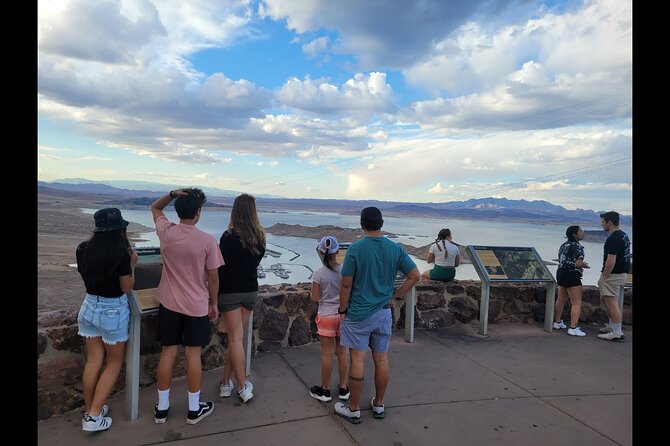 Hoover Dam Tour by Luxury SUV - Snacks, drinks, and the small comforts that keep you happy