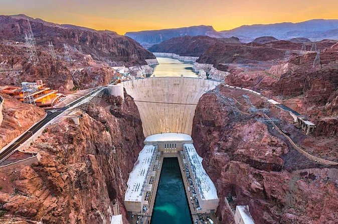Hoover Dam Walk & Emerald Cave Kayak Combo with Lunch - Paddling toward Emerald Cave: canyon time with wildlife chances