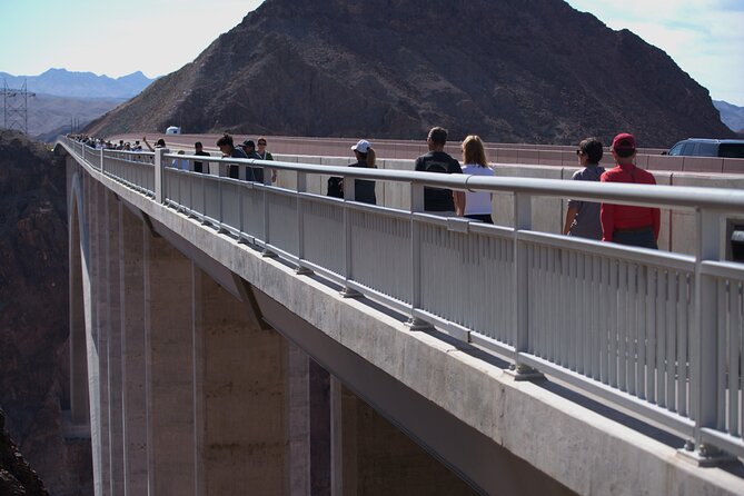 Hoover Dam Walk & Emerald Cave Kayak Combo with Lunch - Lunch inside the canyon: the break you will appreciate