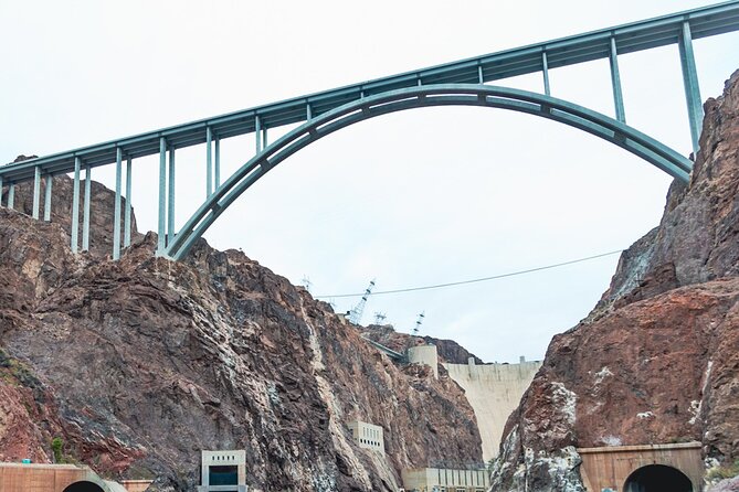 Hoover Dam Walk & Emerald Cave Kayak Combo with Lunch - Getting back to Vegas: smooth handoff, not a scramble