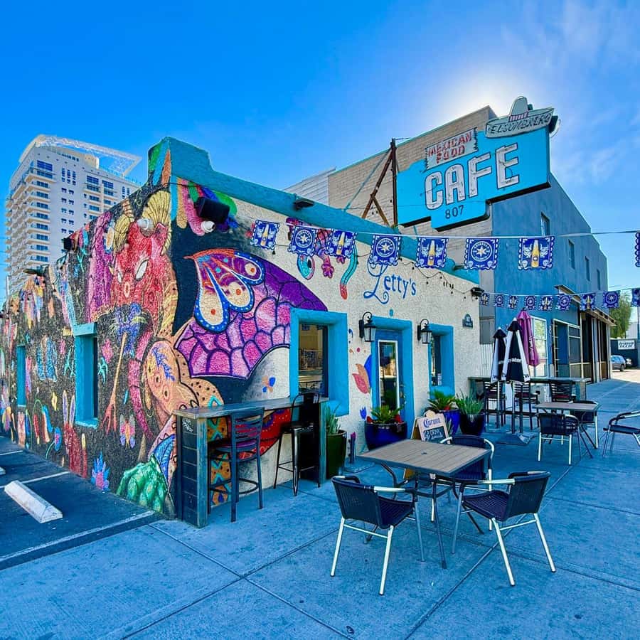 Las Vegas: 18b Arts District Walking Adventure - Inside artist studios, plus meet and greet moments