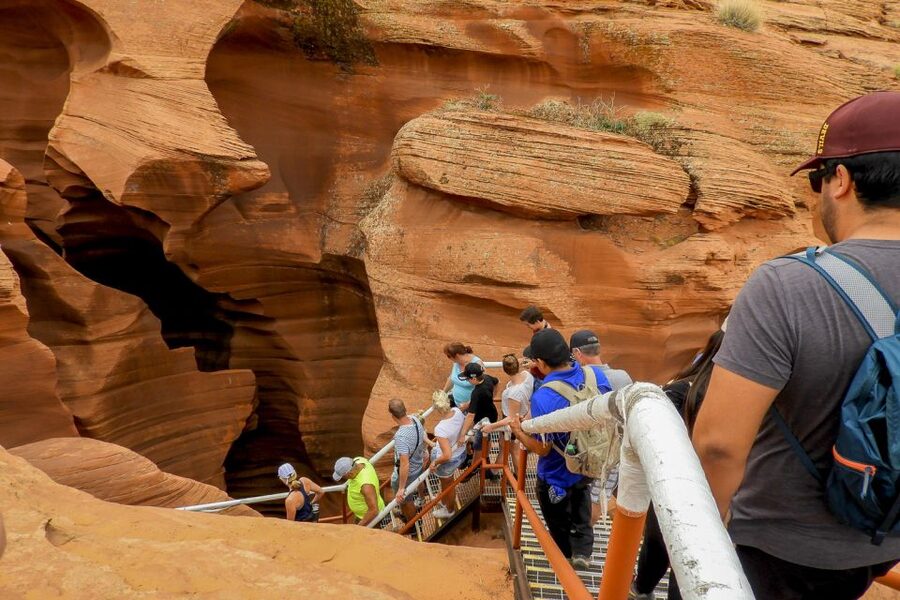 Las Vegas: Antelope Canyon & Horseshoe Bend Tour with Pickup - Horseshoe Bend: the 1 km hike to the 1,000-foot drop