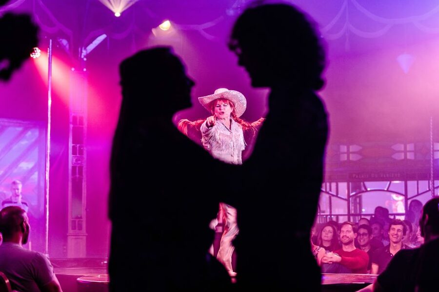 Las Vegas: Atomic Saloon Show at The Venetian - Arrive early and use the pre-show time well