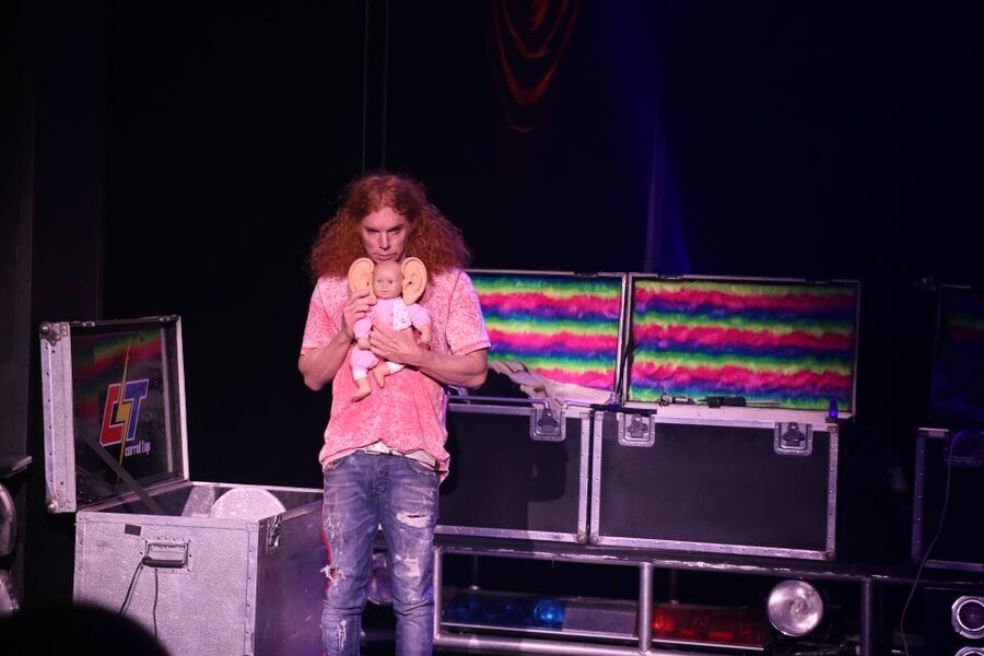 Las Vegas: Carrot Top at Luxor Hotel & Casino - Finding your way in: Luxor Hotel & Casino and check-in flow