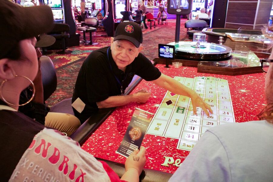 Las Vegas Casino: Gambling Class at the Plaza Hotel & Casino - Game stop one: roulette, real bets, real table talk