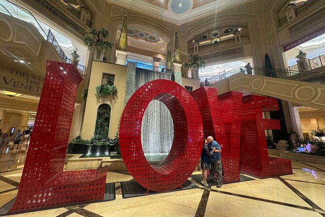 Las Vegas City Tour with Hotel Pick Up - Golden Nugget and the Hand of Faith story