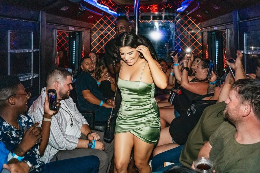 Las Vegas: Club Crawl and Party Bus with Free Drinks - What You Get for $85 in 4 Hours