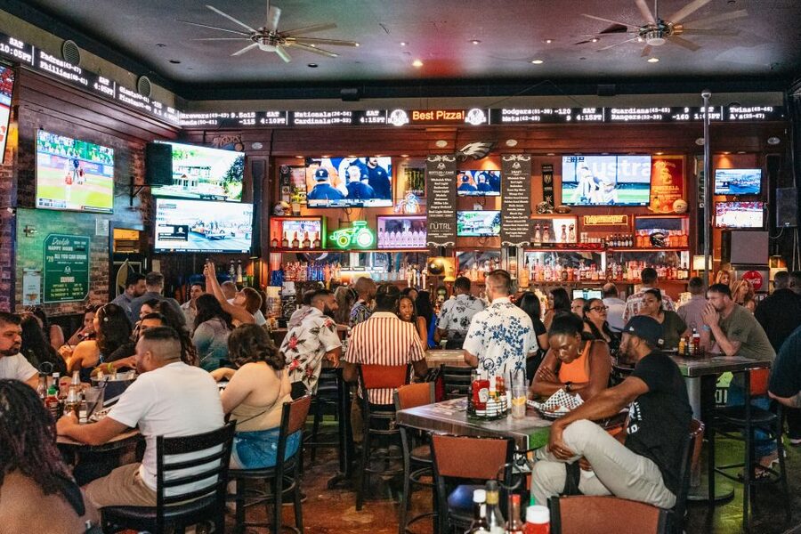 Las Vegas: Club Crawl and Party Bus with Free Drinks - How the Night Flows Between Strip Venues