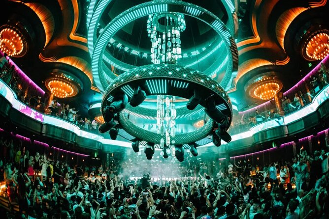 Las Vegas Club Crawl with Party Bus and Free Drinks - Your night starts at Flamingo Rd, then ends at a Strip nightclub