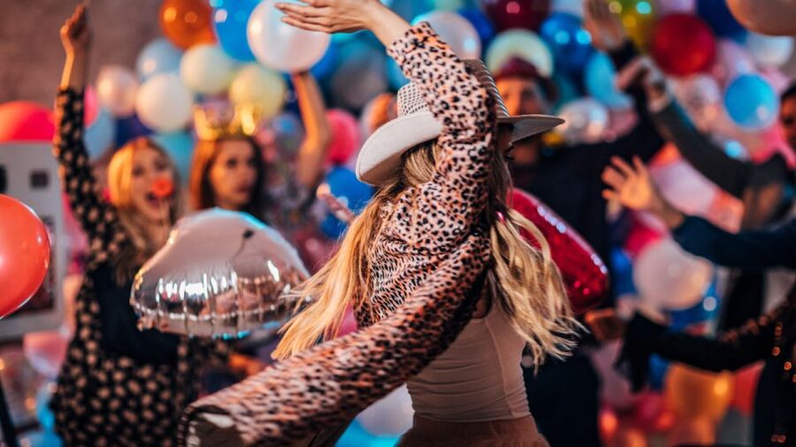 Las Vegas: Country Bar Crawl by Party Bus w/ Mixed Drinks - Who this tour fits best, and who should skip it