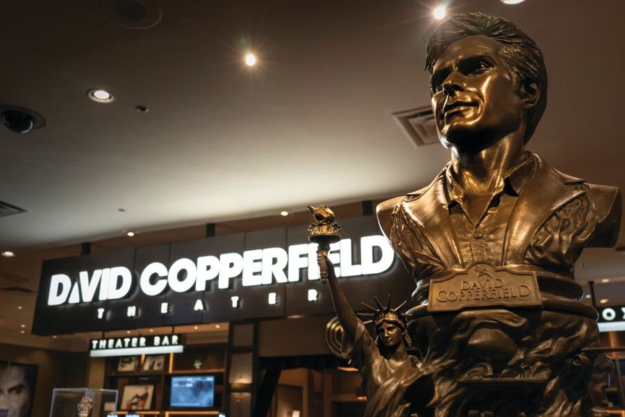 Las Vegas: David Copperfield at the MGM Grand - Walking into the David Copperfield style of Las Vegas magic