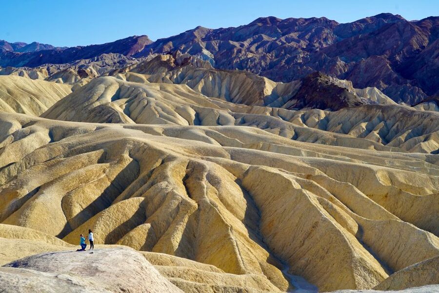 Las Vegas: Death Valley Day Trip with Stargazing - Entering Death Valley with hotel pickup and an 11-hour game plan