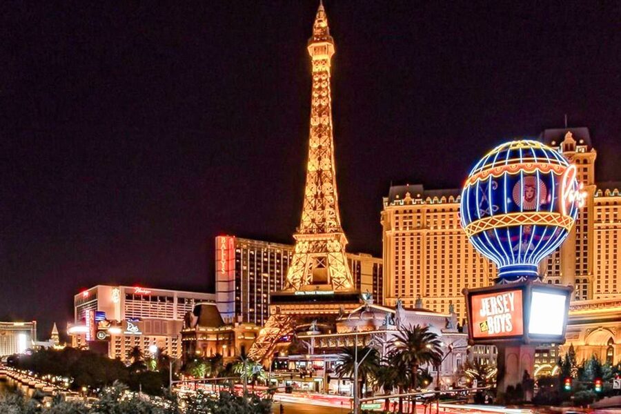 Las Vegas: Eiffel Tower Viewing Deck Entrance Ticket - Choosing your time: day views, night romance, and the half-hour light show