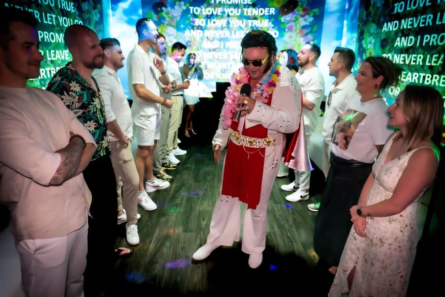 Las Vegas: Elvis Wedding with Las Vegas Sign Photos Included - Elvis at the altar: what you’re really signing up for