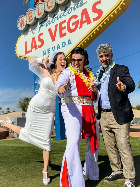 Las Vegas: Elvis Wedding with Las Vegas Sign Photos Included - Language and pacing: English-first, with extra clarity